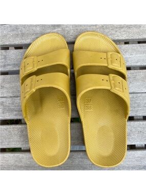 Freedom Moses sandals in avocado green